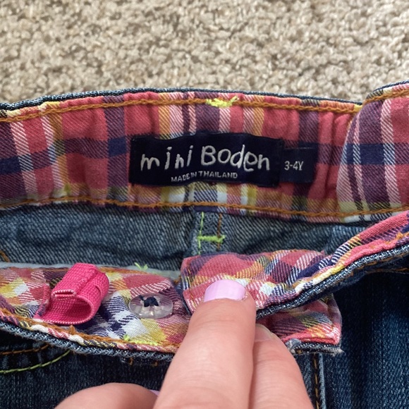 Toddler Mini Boden Jean Skirt with Apple pockets - Picture 3 of 3